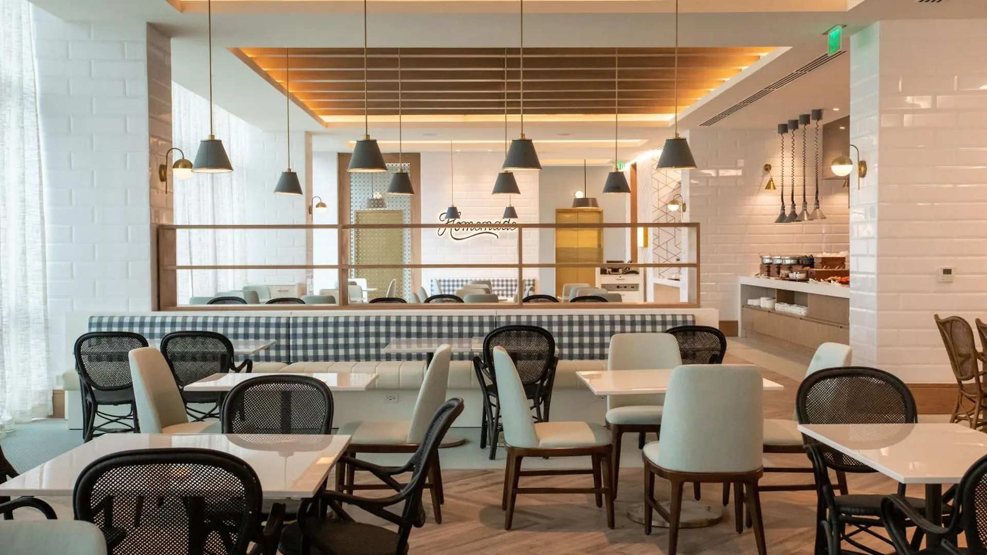 ホテル Courtyard By Marriott Santo Domingo Piantini ドミニカ共和国